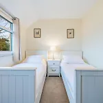 شقة 3 Bedroom - Sleeps 6 - Free Parking - *