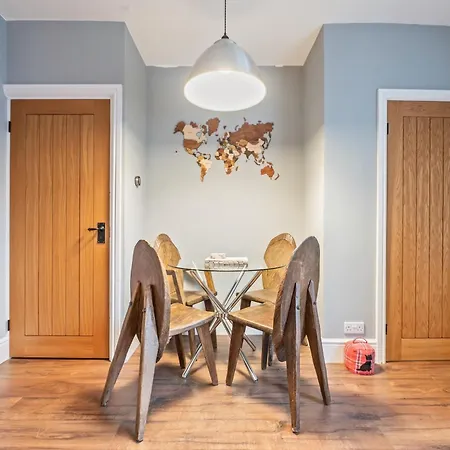 3 Bedroom - Sleeps 6 - Free Parking - Apartament York