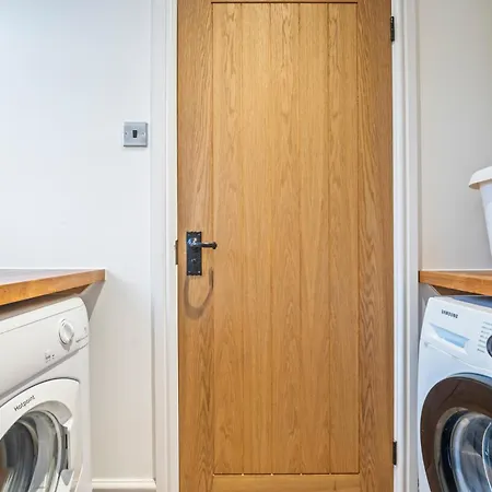 3 Bedroom - Sleeps 6 - Free Parking - Apartament York