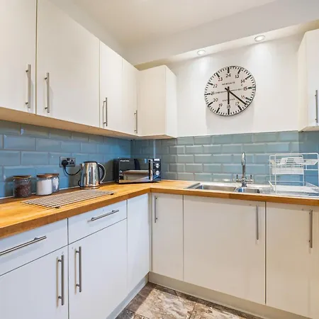 3 Bedroom - Sleeps 6 - Free Parking - * יורק