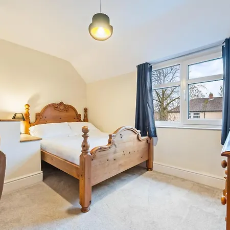 דירה 3 Bedroom - Sleeps 6 - Free Parking -