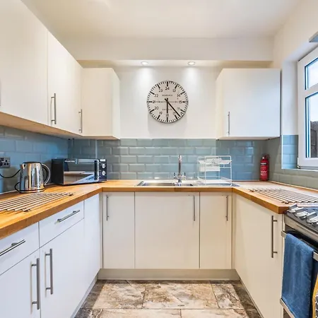 3 Bedroom - Sleeps 6 - Free Parking - יורק