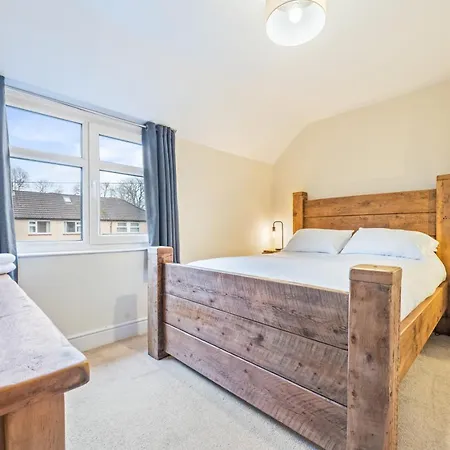 3 Bedroom - Sleeps 6 - Free Parking - * יורק