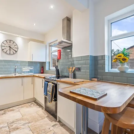 3 Bedroom - Sleeps 6 - Free Parking - יורק