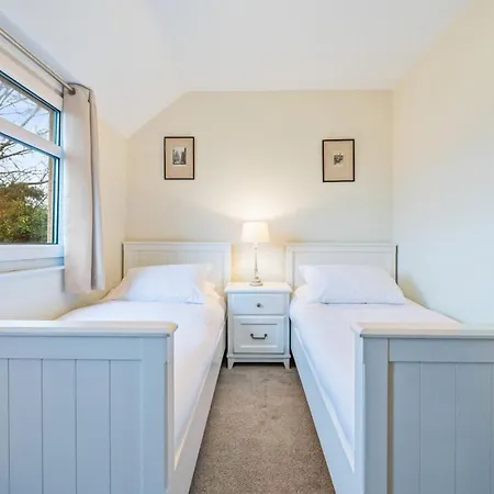 3 Bedroom - Sleeps 6 - Free Parking - יורק