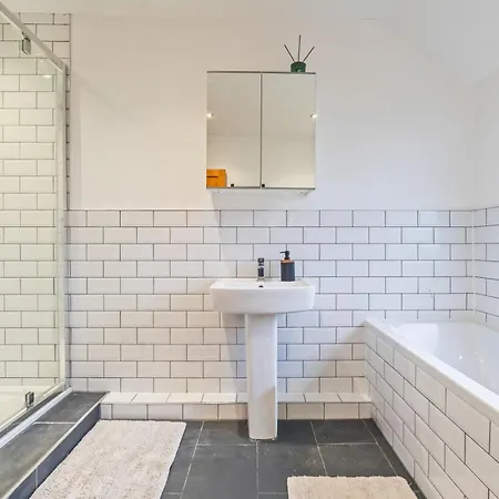 3 Bedroom - Sleeps 6 - Free Parking - יורק