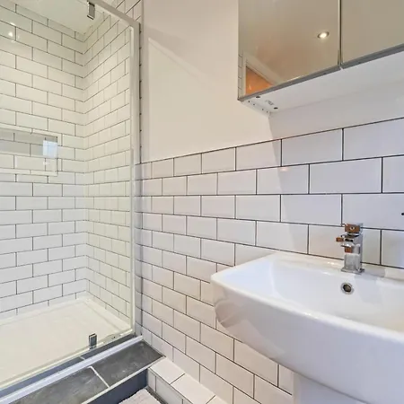 3 Bedroom - Sleeps 6 - Free Parking - * יורק