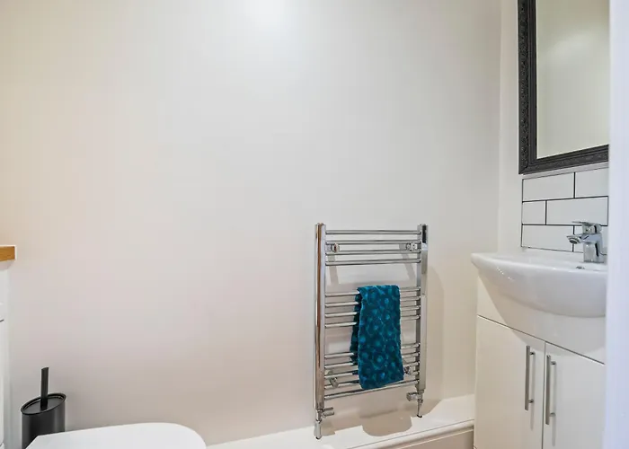 Apartament 3 Bedroom - Sleeps 6 - Free Parking - *