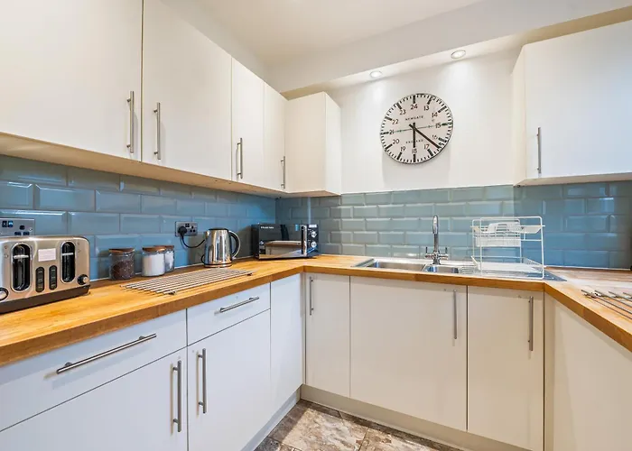 3 Bedroom - Sleeps 6 - Free Parking - Apartament *