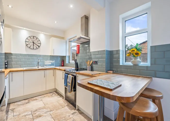 3 Bedroom - Sleeps 6 - Free Parking - Apartament York