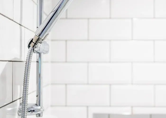 3 Bedroom - Sleeps 6 - Free Parking -