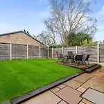 3 Bedroom - Sleeps 6 - Free Parking - Apartment